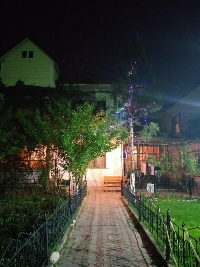 Shymhostle Hostel Shymkent Exterior photo